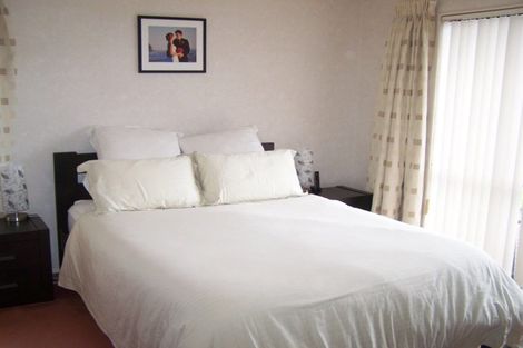 Photo of property in 76 Burswood Drive, Burswood, Auckland, 2013