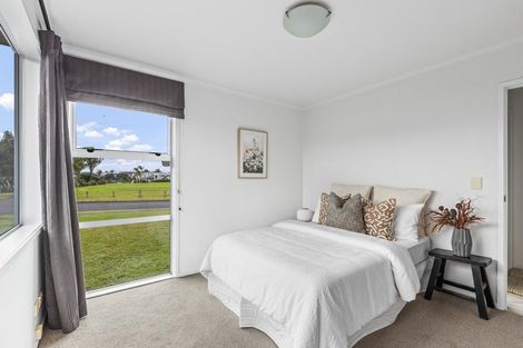 Photo of property in 15 Halyard Place, Te Atatu Peninsula, Auckland, 0610