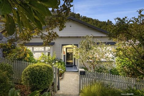 Photo of property in 6 Lerwick Terrace, Melrose, Wellington, 6023