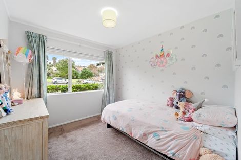 Photo of property in 27 Ponderosa Drive, Oteha, Auckland, 0632