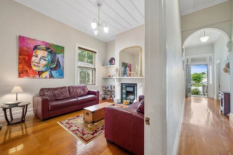 Photo of property in 5 Shoal Bay Road, Devonport, Auckland, 0624