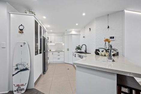 Photo of property in 1c/175 Hurstmere Road, Takapuna, Auckland, 0622