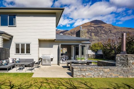 Photo of property in 9 Bridesdale Drive, Lake Hayes, Queenstown, 9304