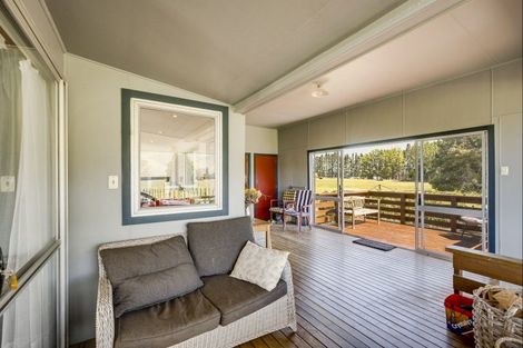 Photo of property in 32 Poukawa Road, Poukawa, Hastings, 4178