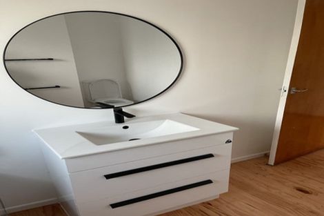 Photo of property in 35 Sandspit Road, Waiuku, 2123