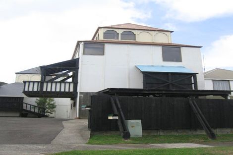 Photo of property in 140 Akaroa Drive, Maupuia, Wellington, 6022