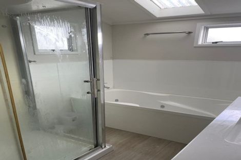 Photo of property in 10 Stephen Avenue, Henderson, Auckland, 0610