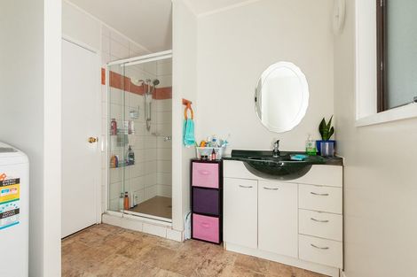 Photo of property in 29 Archibald Road, Kelston, Auckland, 0602