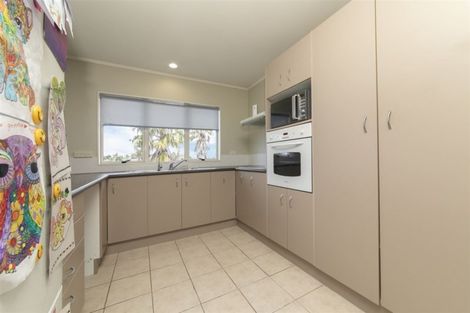 Photo of property in 5 Tellin Close, Massey, Auckland, 0614