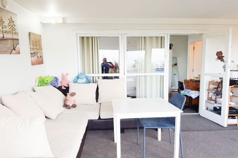 Photo of property in 106 Knights Road, Rothesay Bay, Auckland, 0630