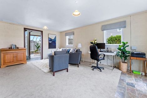 Photo of property in 1/108 Forrest Hill Road, Forrest Hill, Auckland, 0620