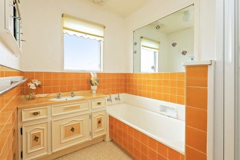 Photo of property in 48 Trigg Crescent, Taradale, Napier, 4112