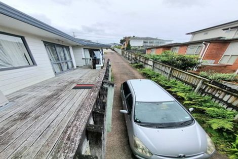 Photo of property in 3/21 Te Atatu Road, Te Atatu South, Auckland, 0610