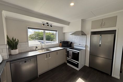 Photo of property in 16 Camellia Avenue, Bell Block, New Plymouth, 4312