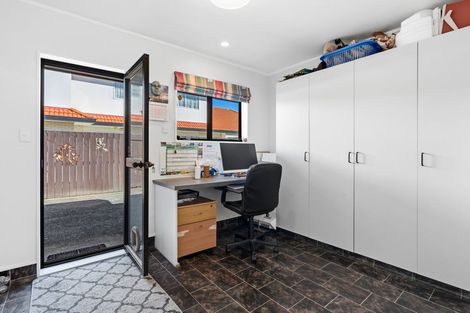 Photo of property in 8 Easton Way, Levin, 5510