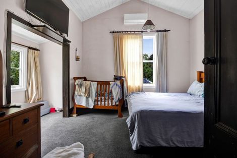 Photo of property in 150 Wirihana Road, Hawera, 4674