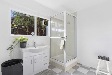 Photo of property in 90 Seabrook Avenue, New Lynn, Auckland, 0600