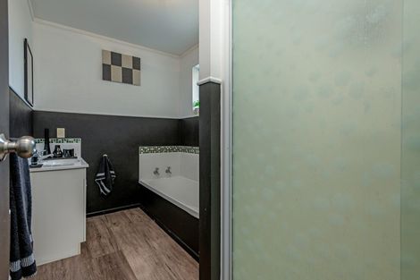 Photo of property in 72 Parnell Heights, Kelvin Grove, Palmerston North, 4414