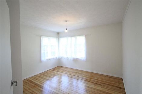 Photo of property in 17 Kirrie Avenue, Te Atatu South, Auckland, 0610