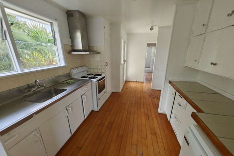Photo of property in 33 Howard Road, Northcote, Auckland, 0627