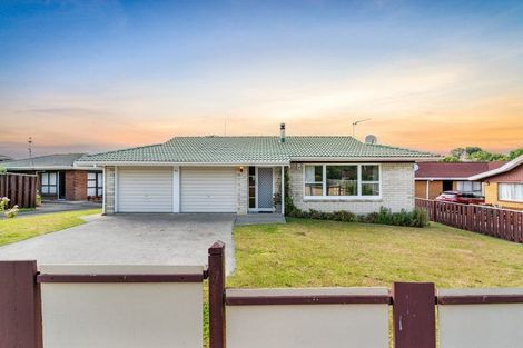 Photo of property in 42 Ray Small Drive, Pahurehure, Papakura, 2113