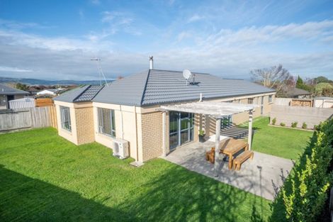 Photo of property in 8 Logan Place, Kelvin Grove, Palmerston North, 4414