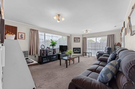 Photo of property in 5 Kirrama Place, Conifer Grove, Takanini, 2112