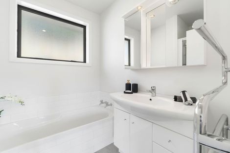 Photo of property in 28 Ticehurst Road, Lyttelton, 8082