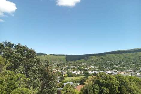 Photo of property in 24 Bartlett Grove, Tawa, Wellington, 5028