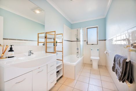 Photo of property in 55 Helleur Road, Massey, Auckland, 0614