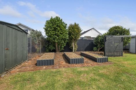 Photo of property in 4 Holford Street, Westown, New Plymouth, 4310