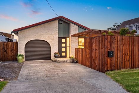 Photo of property in 1/16 Riverside Road, Orewa, 0931