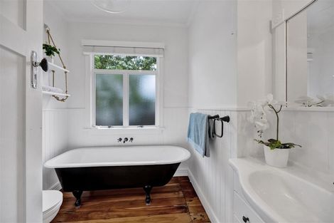 Photo of property in 65 Pioneer Road, Moturoa, New Plymouth, 4310