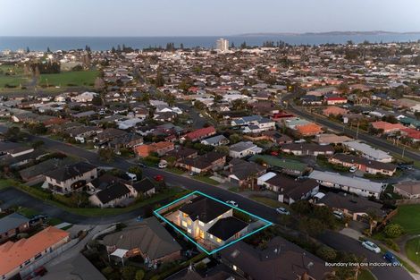 Photo of property in 52 Chesterfield Way, Orewa, 0931