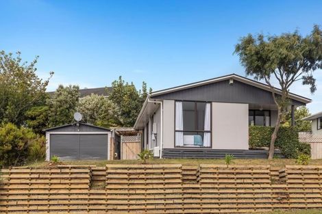 Photo of property in 2 Mcmanaway Grove, Stokes Valley, Lower Hutt, 5019
