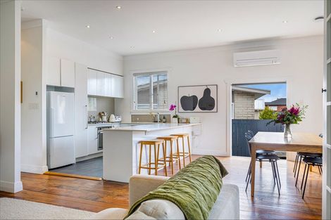 Photo of property in 12 Rewarewa Road, Te Atatu Peninsula, Auckland, 0610