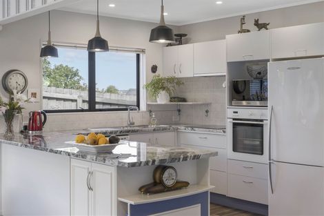 Photo of property in 88 Tauranga Place, Orewa, 0931