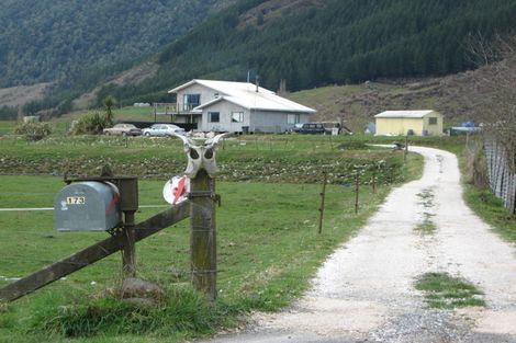 Photo of property in 173 Fairfax Street, Murchison, 7007