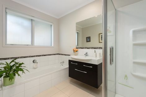 Photo of property in 2 Tranquil Grove, Omokoroa, 3114