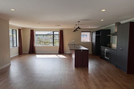 Photo of property in 35 Ruahine Place, Parklands, Christchurch, 8083