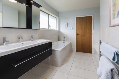 Photo of property in 6 Rutherglen Avenue, Ilam, Christchurch, 8041