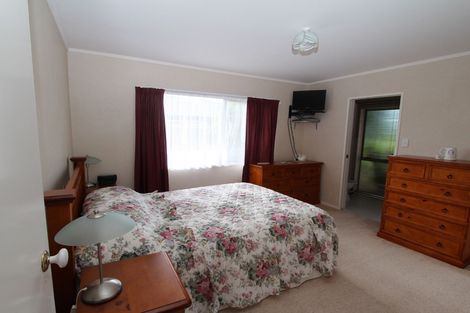 Photo of property in 3 Matilda Place, Weymouth, Auckland, 2103
