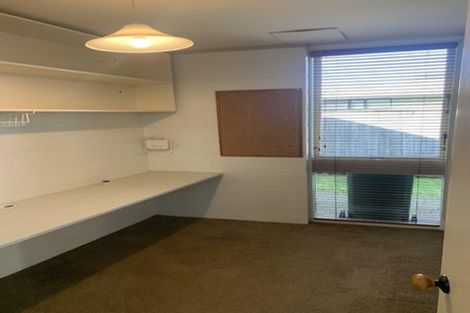 Photo of property in 2 Christensen Place, Forrest Hill, Auckland, 0620