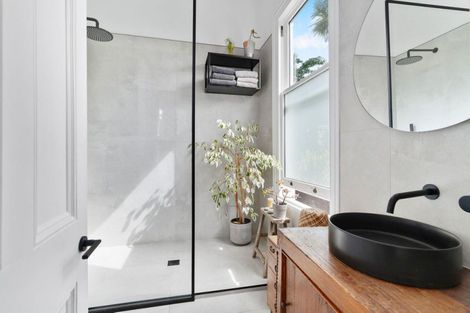 Photo of property in 250 Main Street, Greytown, 5712