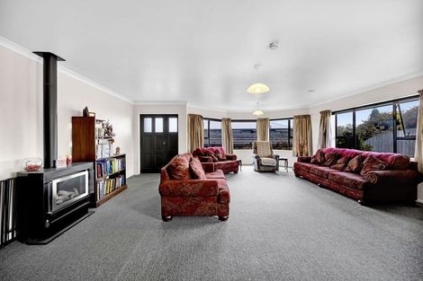 Photo of property in 18 Beech Place, Hawera, 4610