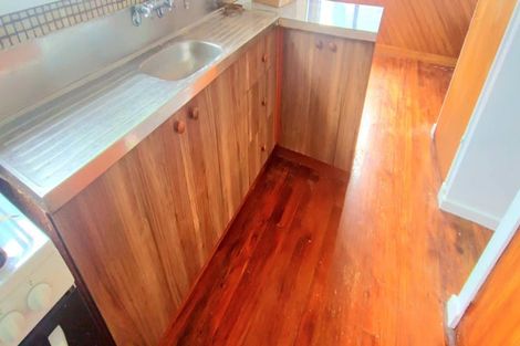 Photo of property in 8 Caen Road, Panmure, Auckland, 1072