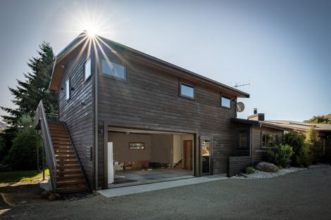 Photo of property in 10 Minaret Ridge, Wanaka, 9305