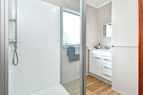 Photo of property in 10 Seaview Rise, Waiuku, 2123