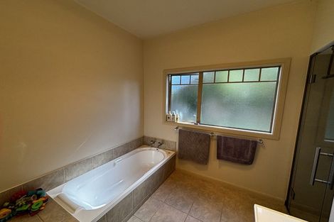 Photo of property in 26 Shelter Grove, Frankleigh Park, New Plymouth, 4310