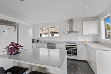 Photo of property in 37 Greendale Avenue, Avonhead, Christchurch, 8042